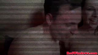 Eurobabe luz vermelha se masturba após sexo