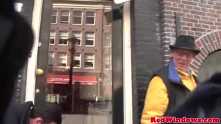 Redlight Eurobabe ay Nag-masturbate Pagkatapos ng Sexytime