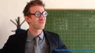 Isot rinnat hallitsevat tässä villissä koulukokoelmassa huipputähtien kanssa