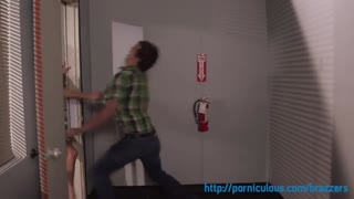 velká prsa dominují v téhle divoké školní kompilaci s top hvězdami