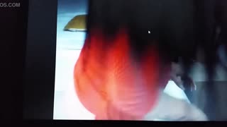 بڑے چھاتیوں کو ڈلڈوز سے اشارے سے چھیڑا جاتا ہے