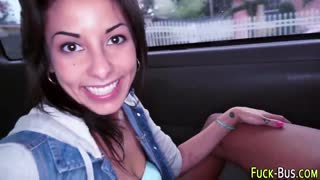 Pravi amater pri nepozabnem sesanju v javnem medrasnem srečanju