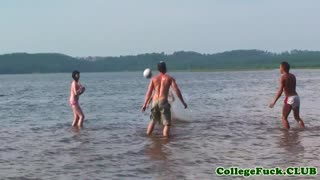 ਵਾਊ, ਇਸ ਅਸਲ ਯੂਰੋਪੀ ਟੀਨ 18+ ਨੂੰ ਬਾਹਰ ਡੋਗੀਸਟਾਇਲ ਕੀਤਾ ਜਾਂਦਾ ਹੈ!