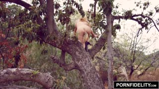 قصة الفتاة الهيبية كيرا نيكول: سلام، حب، وكريبي