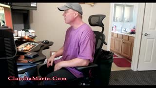 क्लाउडिया मैरी, क्या आप इन सिलिकॉन बॉल्स को हैंडल कर सकते हैं?