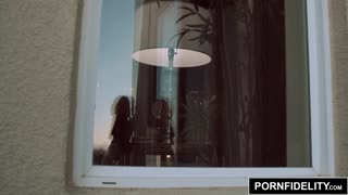 Pornfidelity-tähti Lily Labeau ottaa ensimmäisen syvän creampien