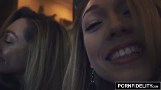 포른피델리티 스타 릴리 라보가 첫 딥 크림파이를 받다