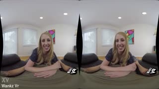 Snakker om Chloe Scotts dampende lingeri session i VR