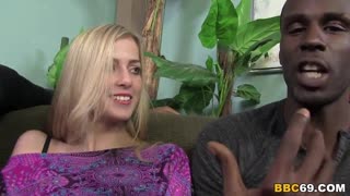 গ্যাংব্যাংয়ে হিউজ ব্ল্যাক ককস দ্বারা অভিভূত অ্যাবিগেল জনসন