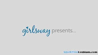 Unataka kutazama wasagaji hawa wakipigana katika threesome moto?