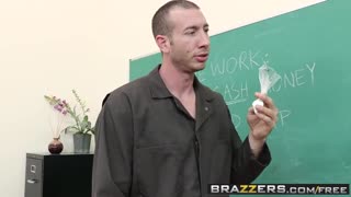 Brazzers apresenta Richelle Ryan e Jordan Ash em encontro ardente com zelador