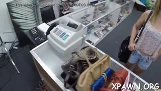 η υγρή πισινά της ερασιτέχνιδας γίνεται σκληρό γαμάκι 😈