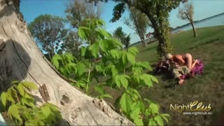 Ragazzi, Ho Completamente Sbagliato nel Descrivere Questo Threesome Selvaggio all'Aperto al Lago