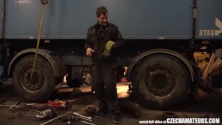 Бившата ми приятелка поема силен чукане на работното място на приятеля