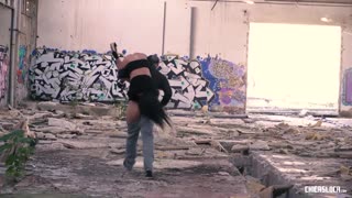 Inima Deborăi Diamond bate tare când sânii mari sunt zdrobiți afară în extaz pasional