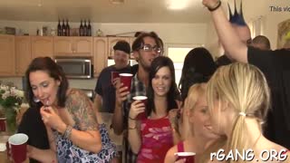 Lesbo- ja hetero-ryhmä sukeltaa hardcore huulihierontahulluuteen