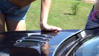 Мокрые римминги уборщицы объединяются для уличного тройника