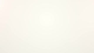 "ดูนี่สิ แม่บ้านเซ็กซี่ล่อเล่นในห้องน้ำ - ร้อนและเปียกมาก!"