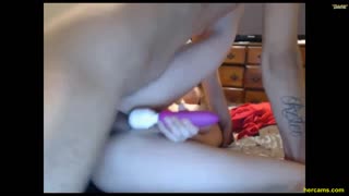 vroča amaterska rdečelaska zapeljuje na webcamu