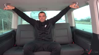 ப்ளாண்ட் புதியவர் விரைவான காமத்திற்கு தேர்ந்தெடுக்கப்பட்டு தெருவில் நிர்வாணமாக விட்டுவிடப்பட்டார் 😏