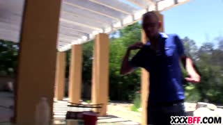 مجموعة دراسية فاسدة تغوص في دفع قاسٍ