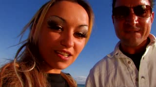 요, 해변에서 큰 가슴 아가씨가 세게 박히는 거 봐