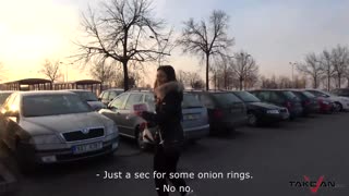 ഞാൻ ഈ ഡർട്ടി ബേബിനെ ബിഗ് നാച്ചുറൽ ടിറ്റ്സോടെ പിക്കപ്പ് ചെയ്യുന്നു, വാൻ ബാക്സീറ്റിൽ അവളുടെ കോക്ക് സക്കിംഗും ഷേവ്ഡ് പുസ്സിയിൽ കംഷോട്ടും