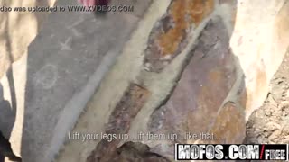 ¡Oye, mira! Katarina golpeada en público - MOFOS 🔥