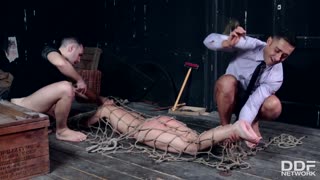 Emlakçı ve Müşterisi Boyun Eğen Kristy Black'i DP Üçlüde Küçültür