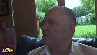 Vékony szőke mély anális lökések és vastag szopás