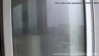 Te-ai întrebat vreodată cum un cuplu amator atinge orgasmul în realitate?