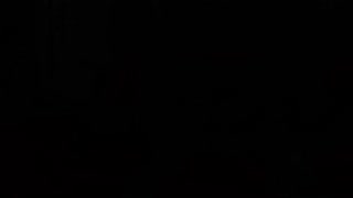 Ljubka blond amaterka lezbijka se greje v tej vroči sceni