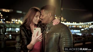 Rozkošná modelka touží po BBC a dostane drsnou dominanci v intenzivním interrasovém sezení