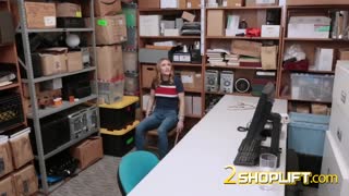 Ei, Quer Ver Eu Abrir Bem para o Pau Branco Enorme do Guarda?