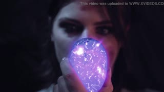 Playmate Drăguțe Adriana Chechik și Kissa Sins într-o Excursie Camping Magică Plouată