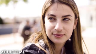 وقت بالغين - كريستن سكوت تراقب زوجين مثليين في حفلة مجنونة