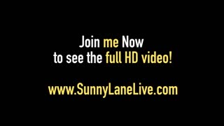 Sunny Lane, blondă fierbinte exhibitionistă, afară și se masturbează cu degetele 😍