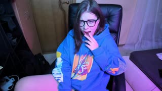 Δύσκολο να Μείνω Σιωπηλή Παίζοντας με Παιχνίδια στο Υγρό Μου Μουνί Μέρος 1