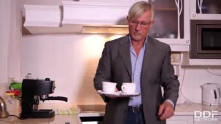 লেসবিয়ান কাপল ফ্রান্সেসকা ডিক্যাপ্রিও এবং সারাহ সাল্ট্রি ওয়েট ডিজায়ারস এক্সপ্লোর করেন। হ্যান্ডকাফস এবং টয়স তাদের খেলাকে স্পাইস করে