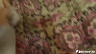 Τι συμβαίνει ενώ κοιμάται στο κρεβάτι της;