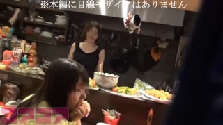 Voyeur lén lút thưởng thức dương vật và tinh dịch vô tận ở quán bar