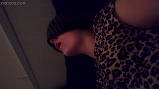 ਓਹ ਹਾਂ, ਅਧਿਆਪਕ ਆਪਣੀ ਬਾਲਾਂ ਵਾਲੀ ਚੂਤ ਨੂੰ ਚੱਟਣ ਤੇ ਸ਼ੂਟ ਕਰਦੀ ਹੈ