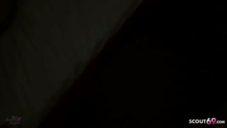 Nemška rdečelaska najstnica 18+ prejme surov creampie v skupinskem seksu