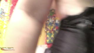 Amaterska igralka se upira dvema fantoma, a hrepeni po kurcu producenta