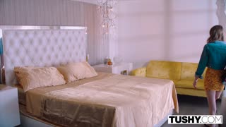 अरे, उसने अपने बॉस से किसी स्पेशल जगह पर परफेक्ट गेप किया