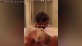 Hei, Mau Tahu Bagaimana Saya Tangani Dua Sekaligus di Empat Kaki Sambil Hisap? Lihat Aksi Blonde Brasil Saya dengan CassianaCosta!