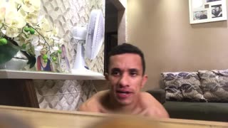 Hej, po prostu weryfikuję tożsamość na kamerze