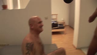 Starý Němec zápasí s těsnou malou 18+ thajskou kundičkou