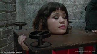 Petite Asiatique 18+ sub dominée dans anal BDSM hardcore