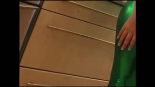 光沢PVC衣装のガールズオンガールズ生アクション